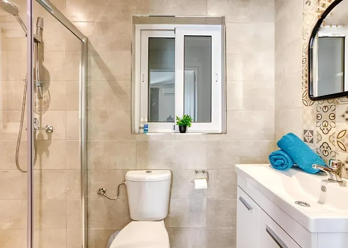 Apartment Bright & Spacious 3 Bedroom Close To Seafront