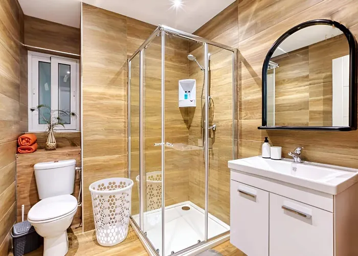 Bright & Spacious 3 Bedroom Close To Seafront *