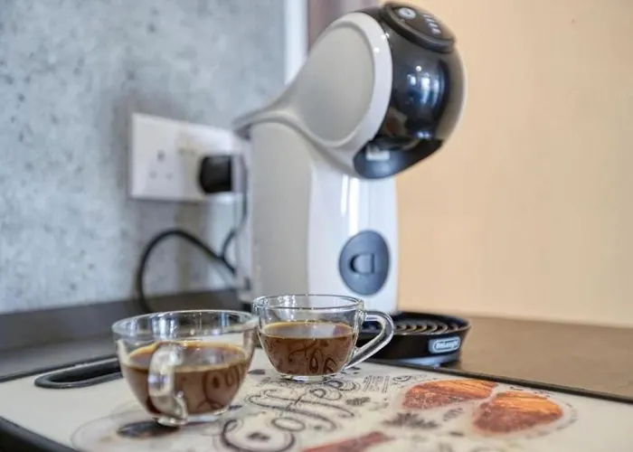 Bright & Spacious 3 Bedroom Close To Seafront Apartment