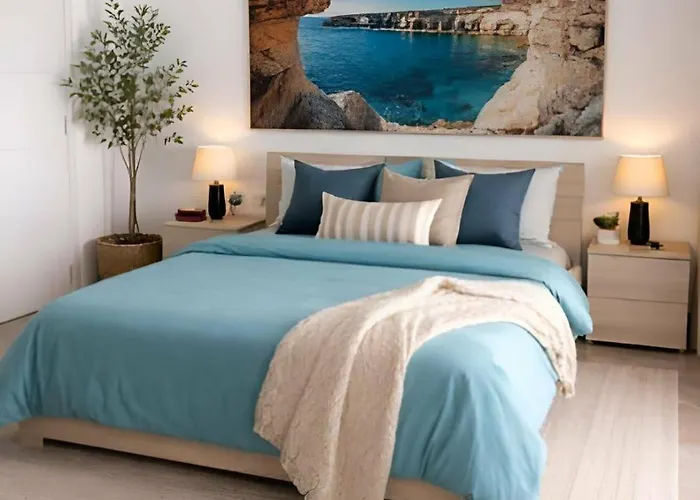 Apartment Bright & Spacious 3 Bedroom Close To Seafront *