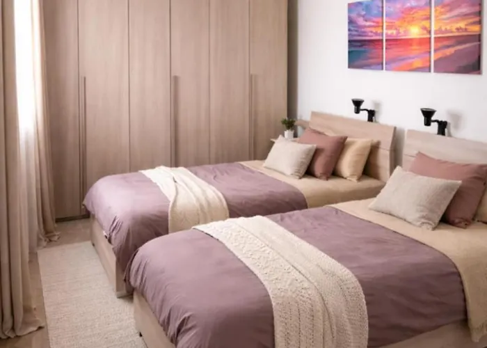 Bright & Spacious 3 Bedroom Close To Seafront *