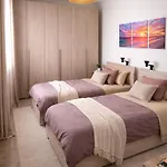 Bright & Spacious 3 Bedroom Close To Seafront *