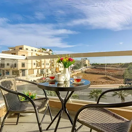 Bright & Spacious 3 Bedroom Close To Seafront * 马尔萨斯卡拉