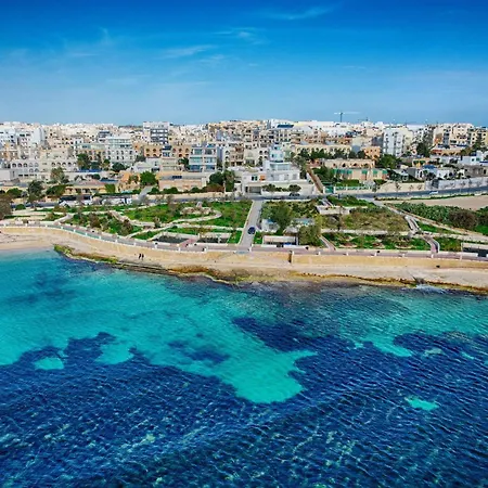 Bright & Spacious 3 Bedroom Close To Seafront *