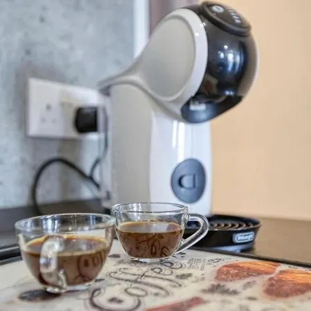 Bright & Spacious 3 Bedroom Close To Seafront Lejlighed