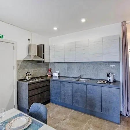 Lejlighed Bright & Spacious 3 Bedroom Close To Seafront