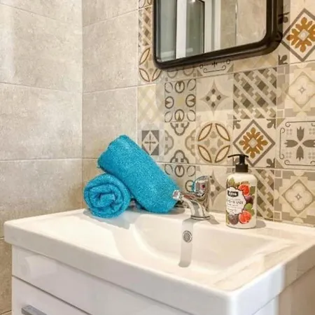 Bright & Spacious 3 Bedroom Close To Seafront Lejlighed