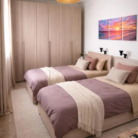 Bright & Spacious 3 Bedroom Close To Seafront *