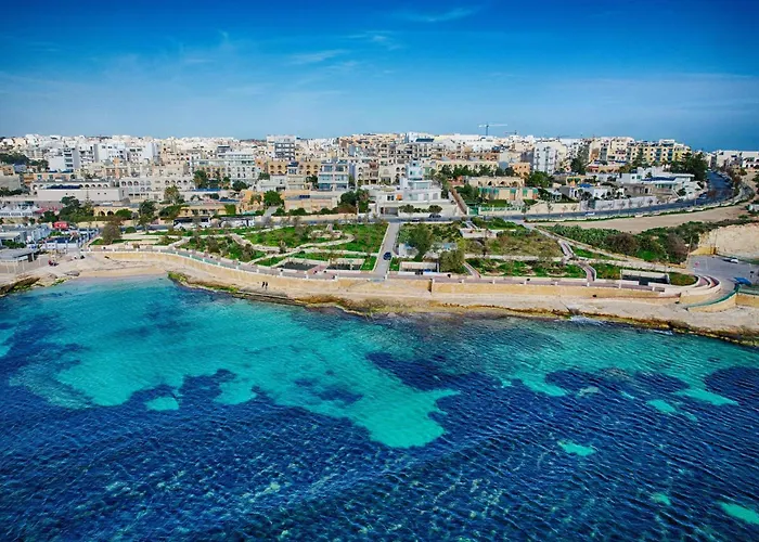 Bright & Spacious 3 Bedroom Close To Seafront *