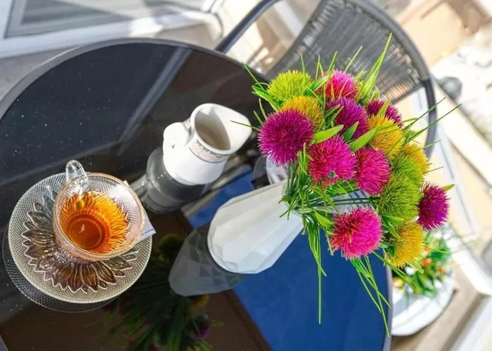 Bright & Spacious 3 Bedroom Close To Seafront *